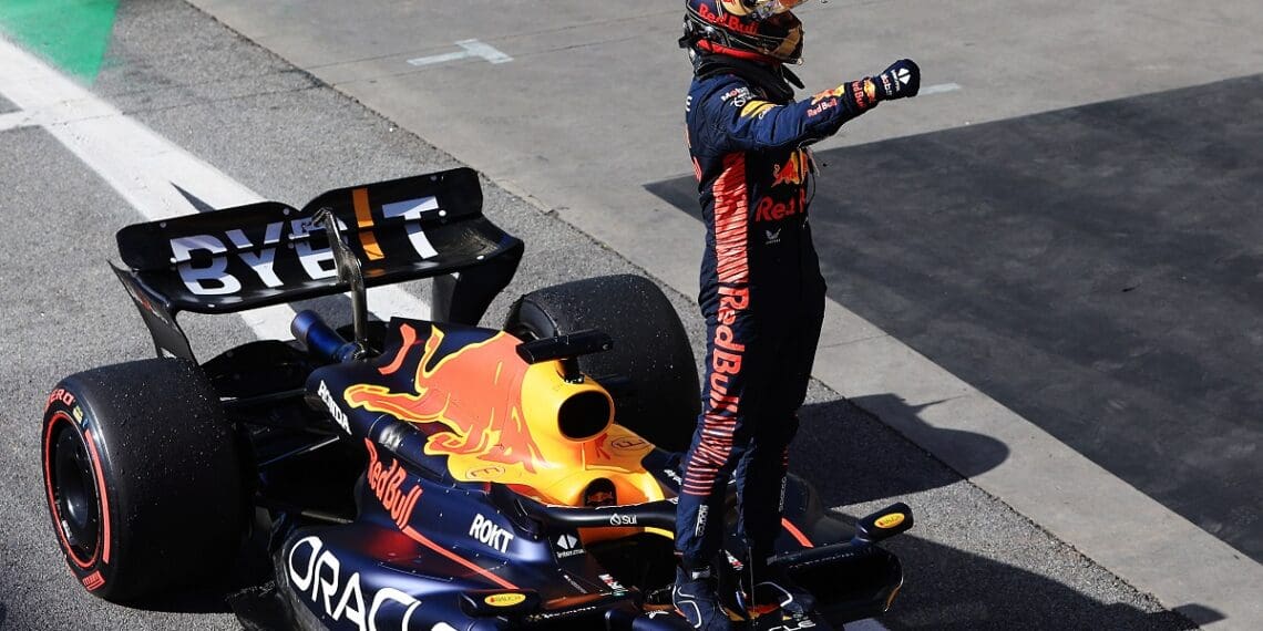 Max Verstappen terá de pagar mais de um milhão de euros pela Super Licença