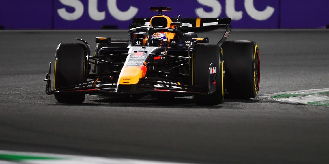 «Super» Max Verstappen de novo demolidor no GP da Arábia Saudita