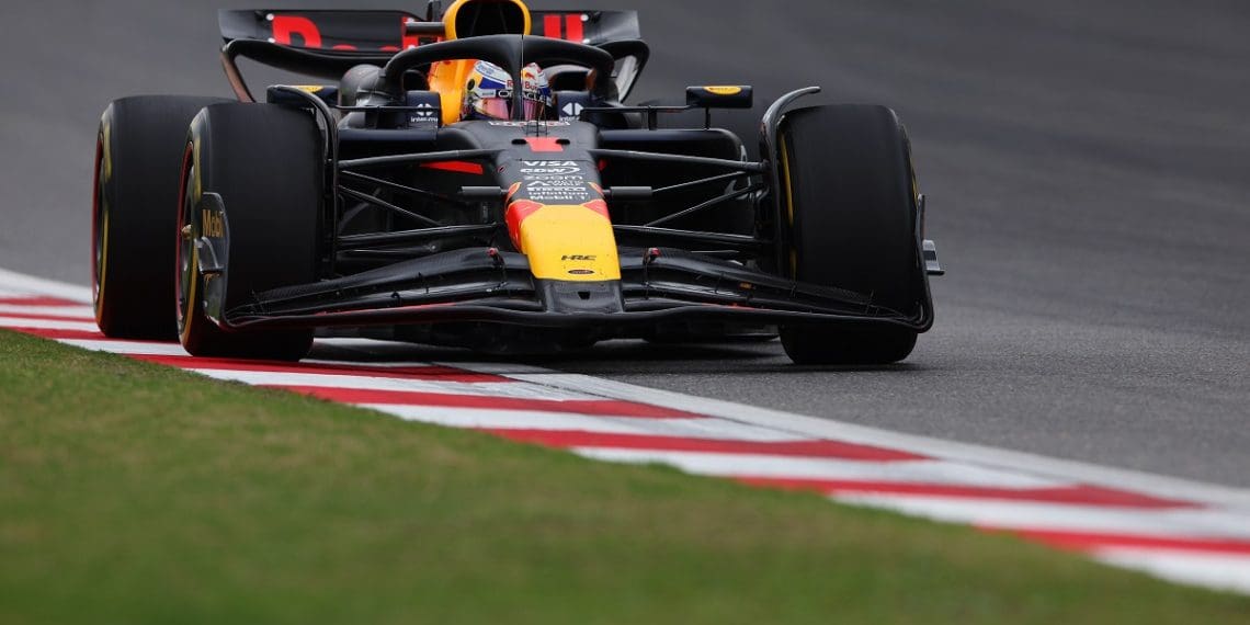Max Verstappen fecha sábado perfeito na China com pole position 100 da Red Bull
