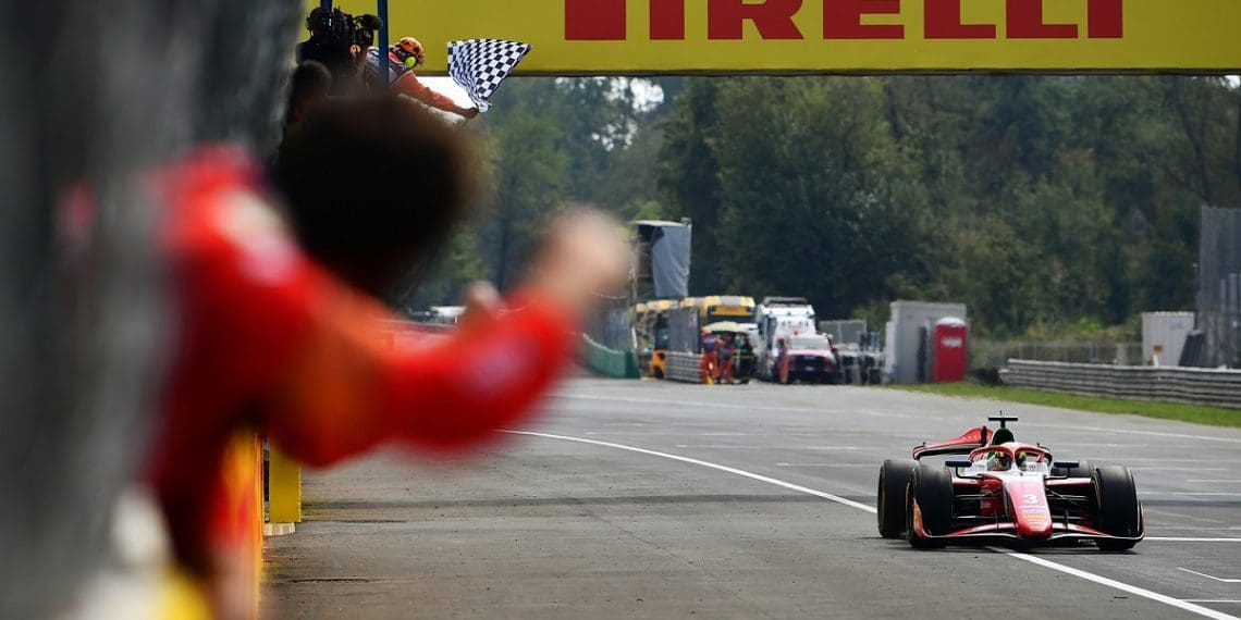 Regresso de Oliver Bearman aos triunfos na F2