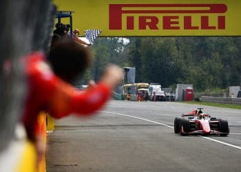 Regresso de Oliver Bearman aos triunfos na F2