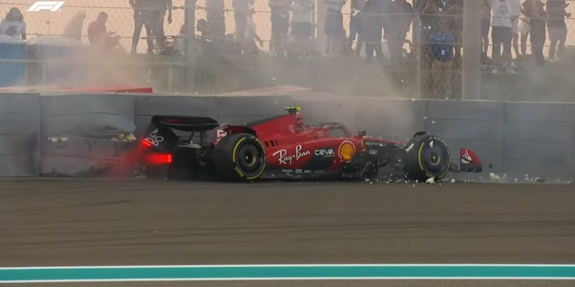 Vídeo: O aparatoso acidente de Carlos Sainz no FP2 em Abu Dhabi