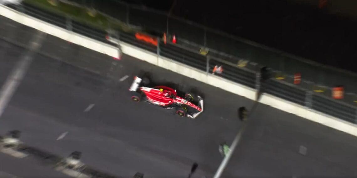 Vídeo: Carlos Sainz acerta em tampa de esgoto e FP1 cancelado em Las Vegas