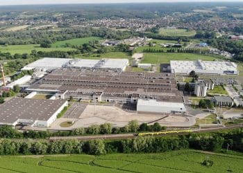 Stellantis aumenta capacidade de produção de módulos de propulsão elétrica