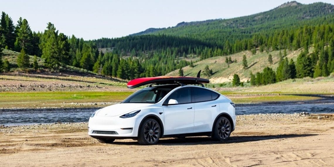 Tesla Model Y pode ganhar versão de seis lugares na China
