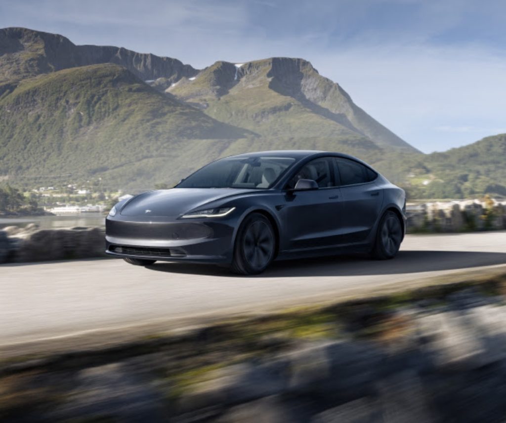 Tesla Model 3 agora com variante Longe Range de tração traseira e 702 km de autonomia