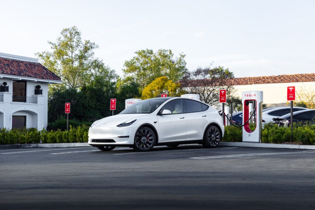 Tesla oferece carregamentos na compra do Model Y