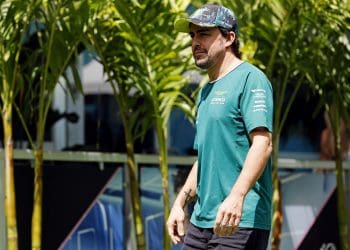 Alonso Cautions Verstappen on Swearing: ‚Be Politically Correct, Fans are Watching‘