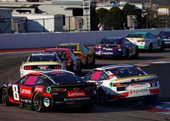 Hamlin’s Championship Dreams in Jeopardy: Harvick Sounds the Alarm on No. 11’s Pressure Cooker