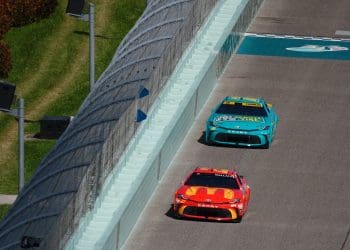 Hamlin’s Last-Lap Heartbreak: Loses Lead in Final Laps to Reddick and Blaney at Homestead