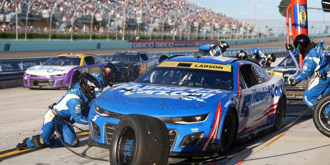 ‘These Cars Are Stupid!’ Frustrated Kyle Larson Lashes Out After Flat Tire Wrecks Homestead Race