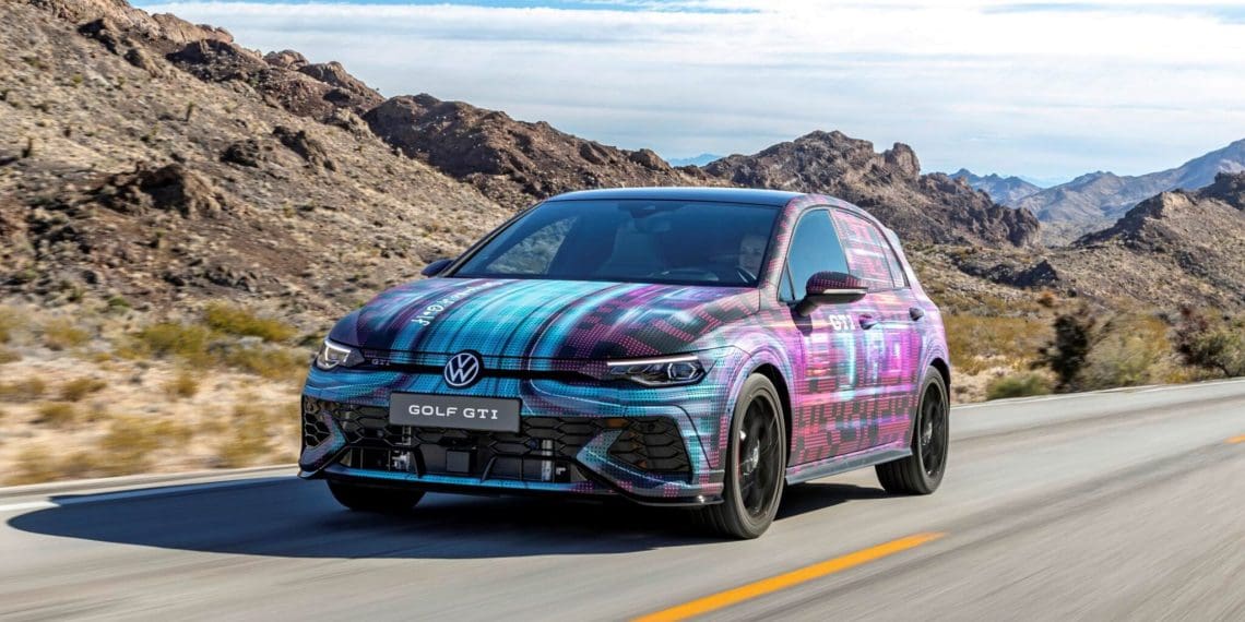 Com botões físicos e ChatGPT. VW mostra segredos do novo Golf em Las Vegas