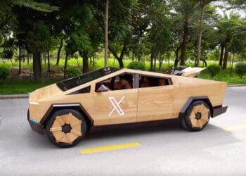 Cansou-se de esperar? Youtuber construiu Tesla Cybertruck… em madeira!