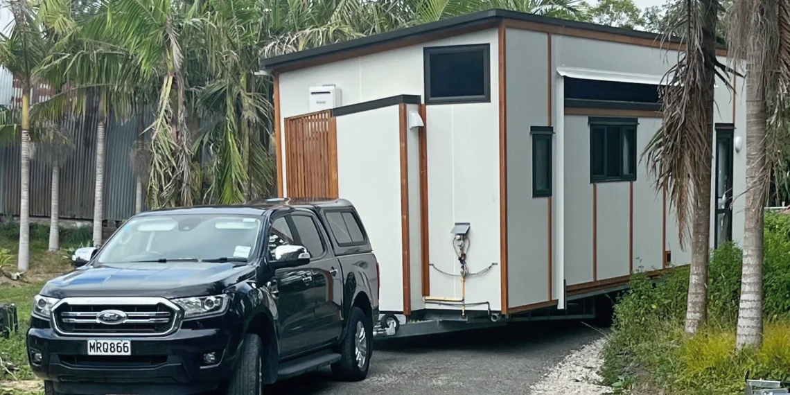 Tui Tiny House on Wheels: Ingenious Design Overcomes Size Limitations!