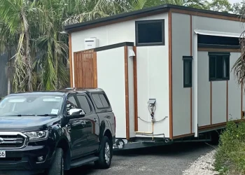 Tui Tiny House on Wheels: Ingenious Design Overcomes Size Limitations!