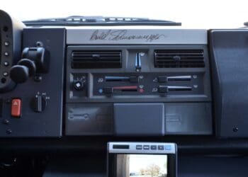 Mercedes de Arnold Schwarzenegger está à venda. E não é nada do que está a pensar…