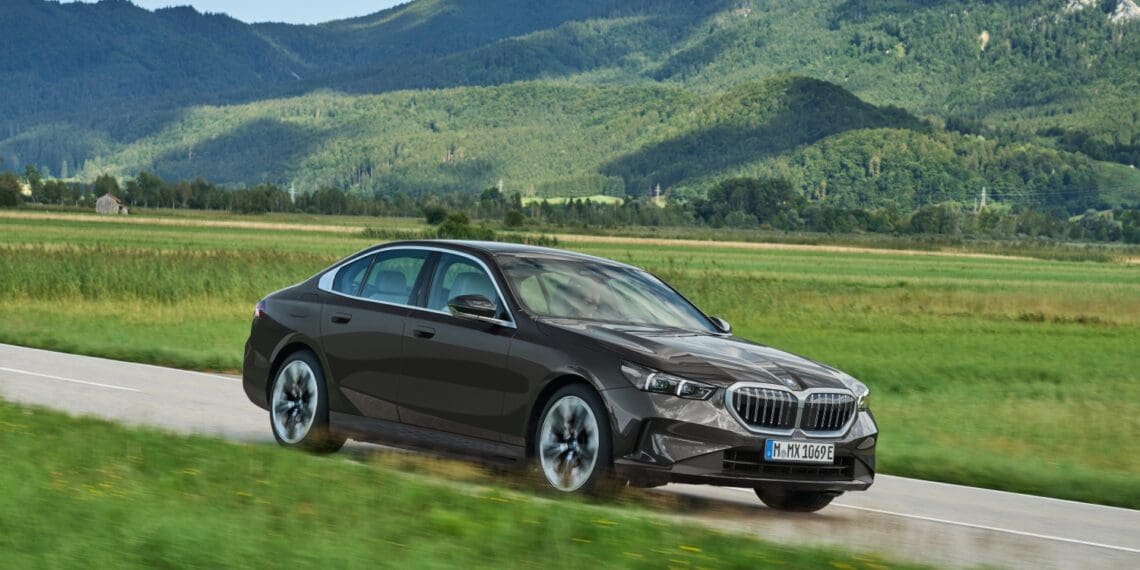 Novo BMW Série 5 híbrido plug-in chega em novembro