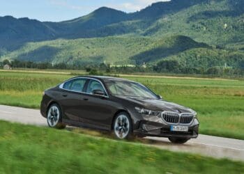 Novo BMW Série 5 híbrido plug-in chega em novembro