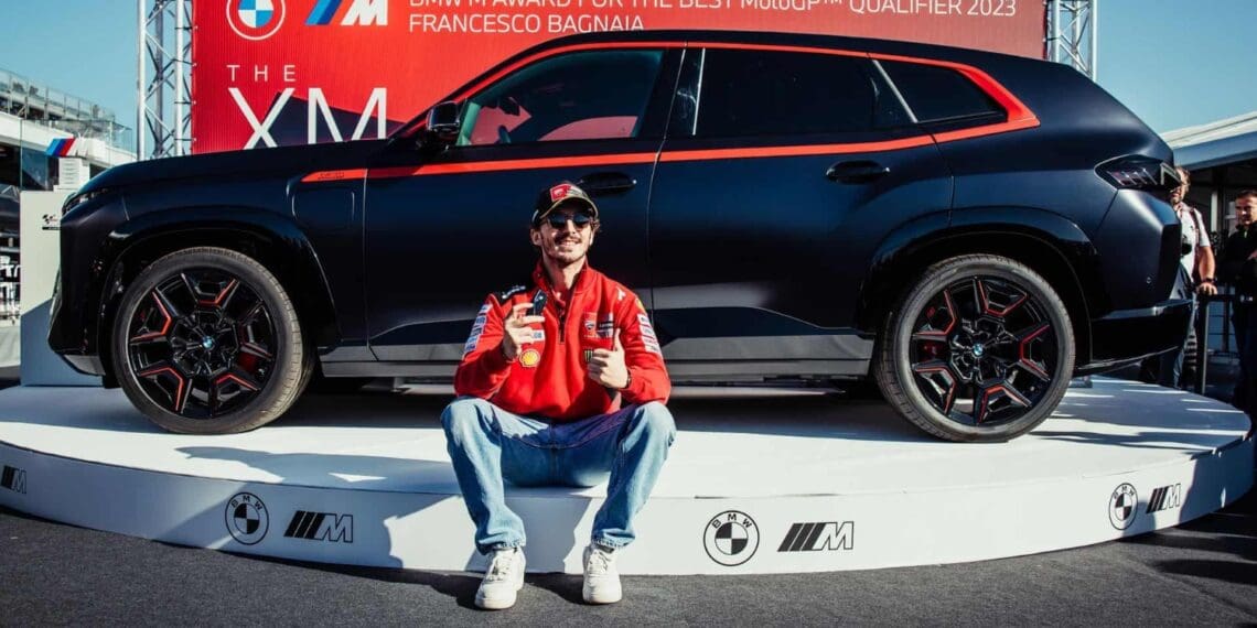 Pecco Bagnaia leva para casa o título de MotoGP… e o BMW mais potente da gama!