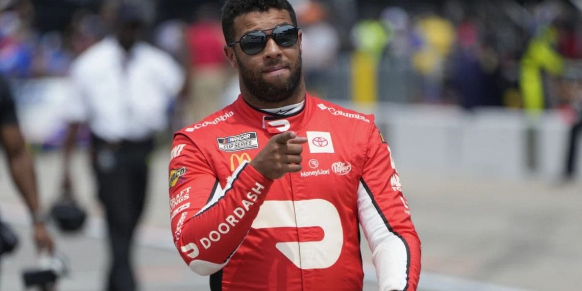Bubba Wallace Throws Shade at Kyle Larson with Fan’s Hilarious Assist: NASCAR Rivalries Rekindled