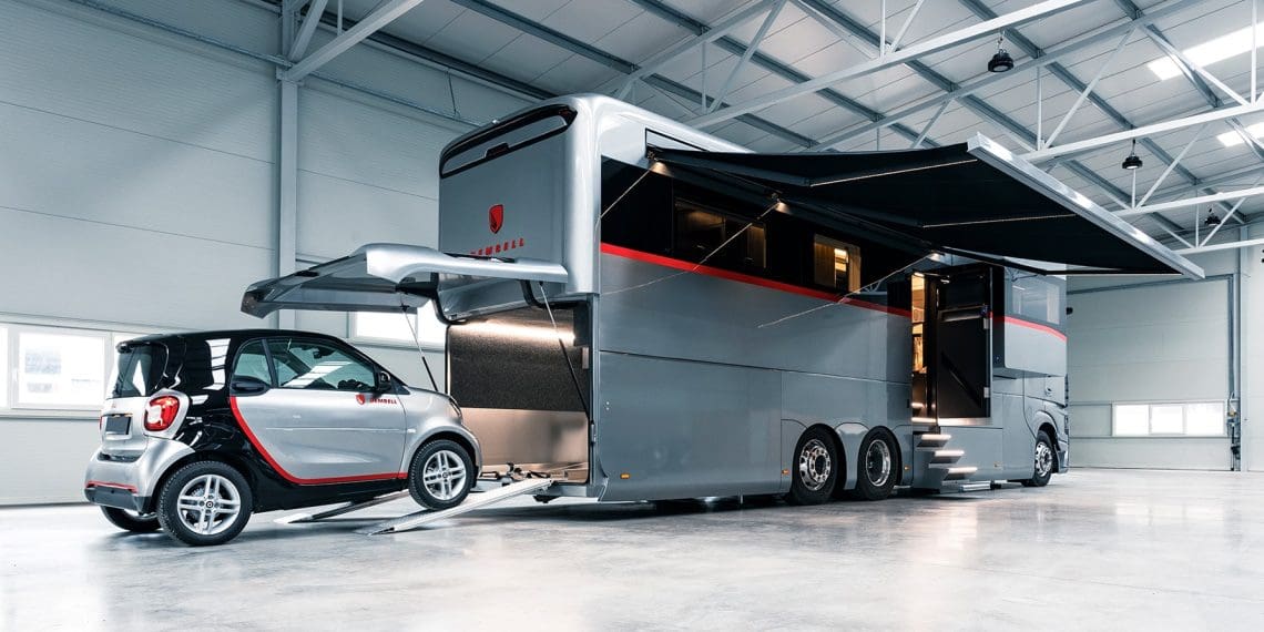 VIDEO: O verdadeiro ‘LUXO’ sobre rodas, até uma garagem tem