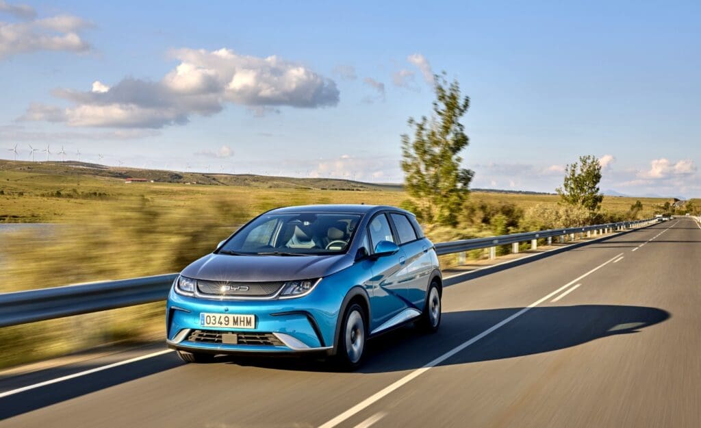 BYD deixa Tesla e oferece tecnologia de condução autónoma para toda a gama de veículos elétricos