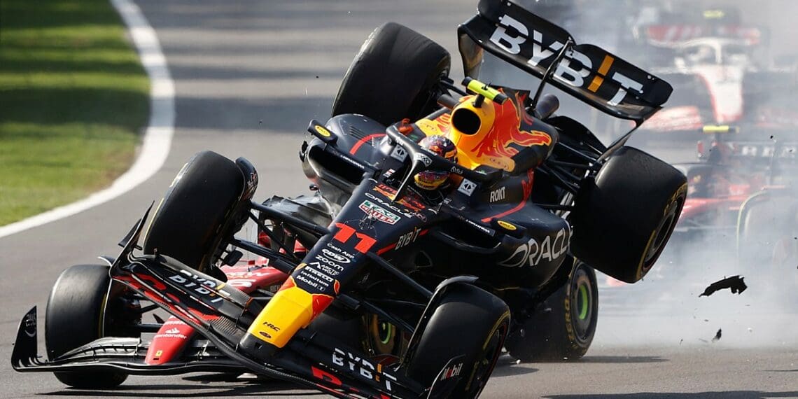 Christian Horner diz que “não pode culpar” Sergio Perez pela manobra ambiciosa na Curva 1 que o tirou da sua corrida em casa no México