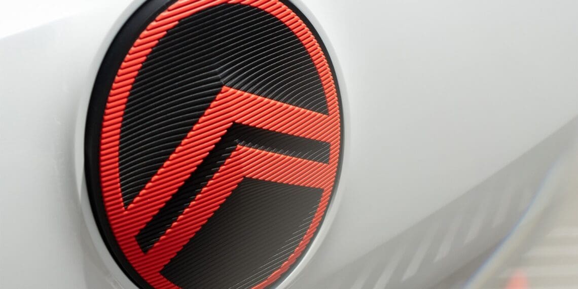 Quem os viu e quem os vê! Seis emblemas de marcas de automóveis que mudaram recentemente