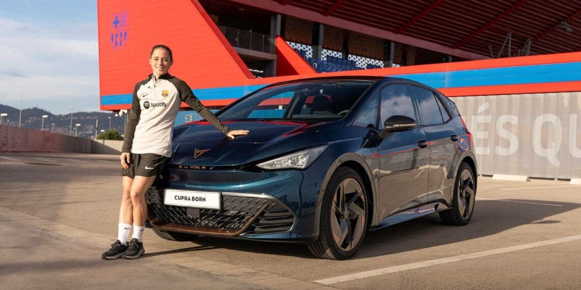 Cupra: jogadoras do Barcelona recebem novos automóveis