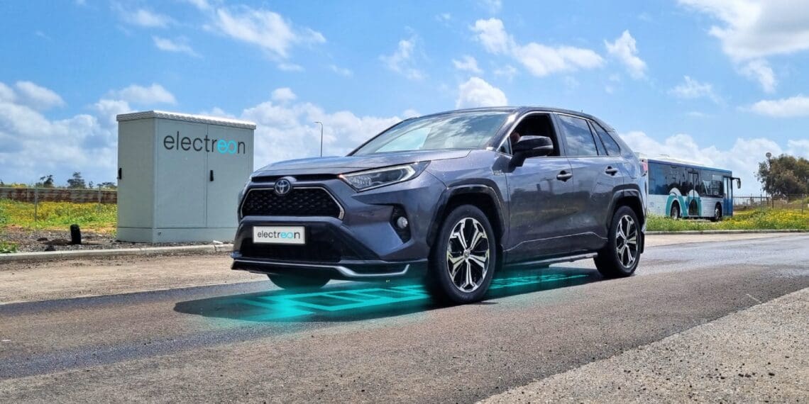 Detroit já tem estrada com carregamento por indução para elétricos