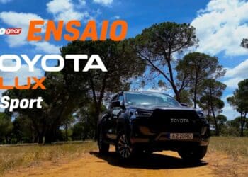 Ensaio: Toyota Hilux GR Sport inspirada nas corridas