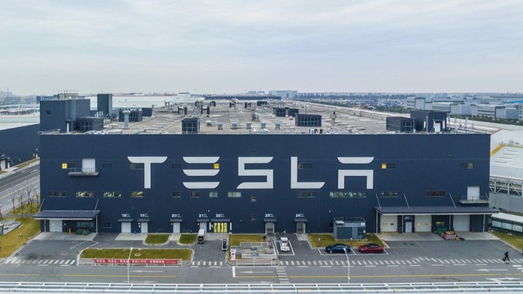 Tesla vai adquirir parte da insolvente Manz
