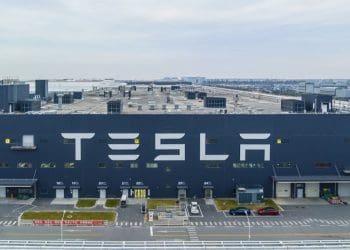 Tesla inicia construção em Xangai de fábrica de baterias 