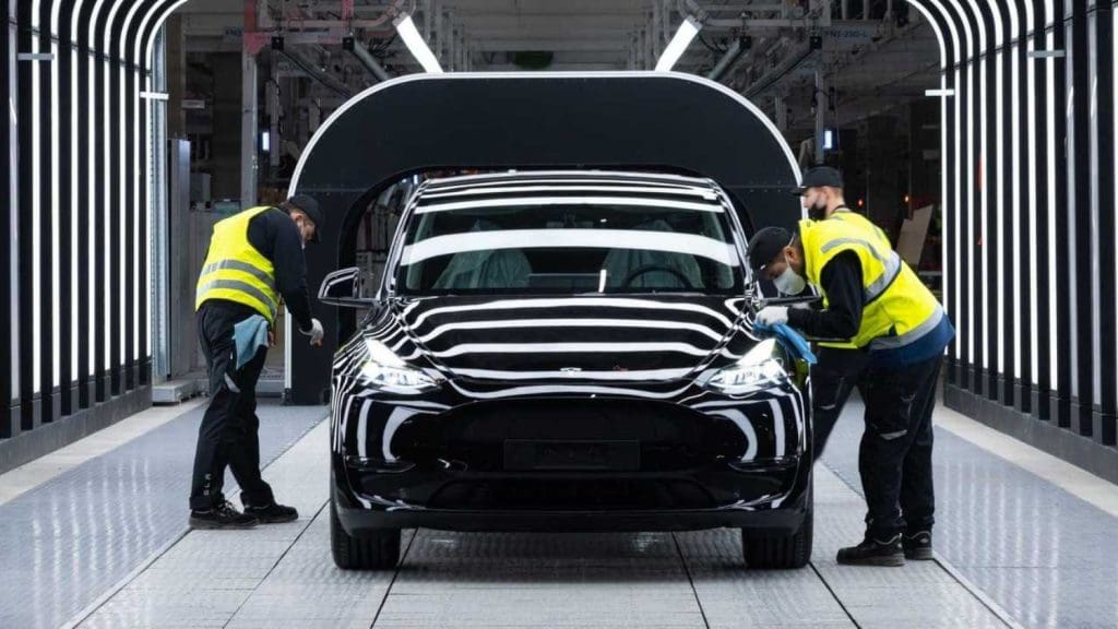 Funcionários da Tesla na Alemanha exigem melhores condições de trabalho