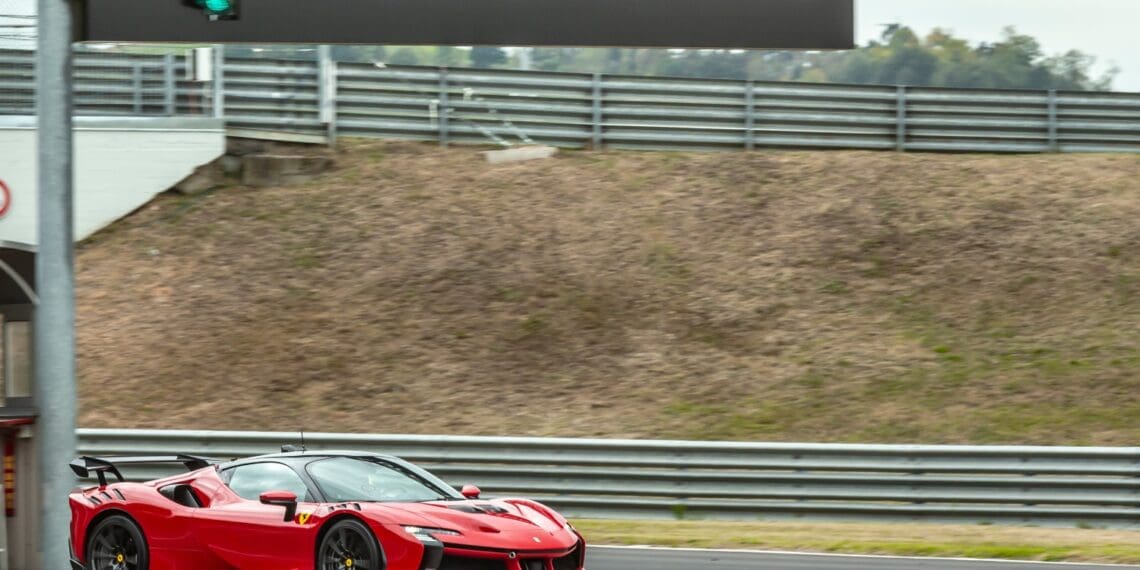 Ferrari SF90 XX Stradale alcança novo recorde em Fiorano