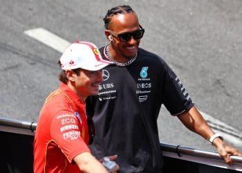 Vasseur prevê que as esperanças de campeonato da Ferrari na F1 não serão afetadas por Hamilton e Leclerc.
