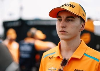 Flecha McLaren dispensa Malukas devido a lesão na mão persistente.