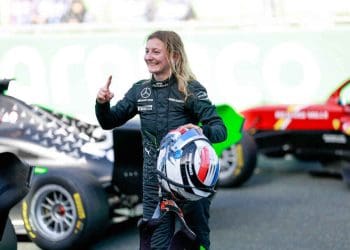 Eventos incomuns na corrida da Academia de F1 na Arábia Saudita, vencedor cruza linha de chegada duas vezes.