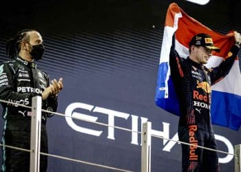 Lewis Hamilton apoia a decisão de Max Verstappen na polêmica GP de Abu Dhabi.