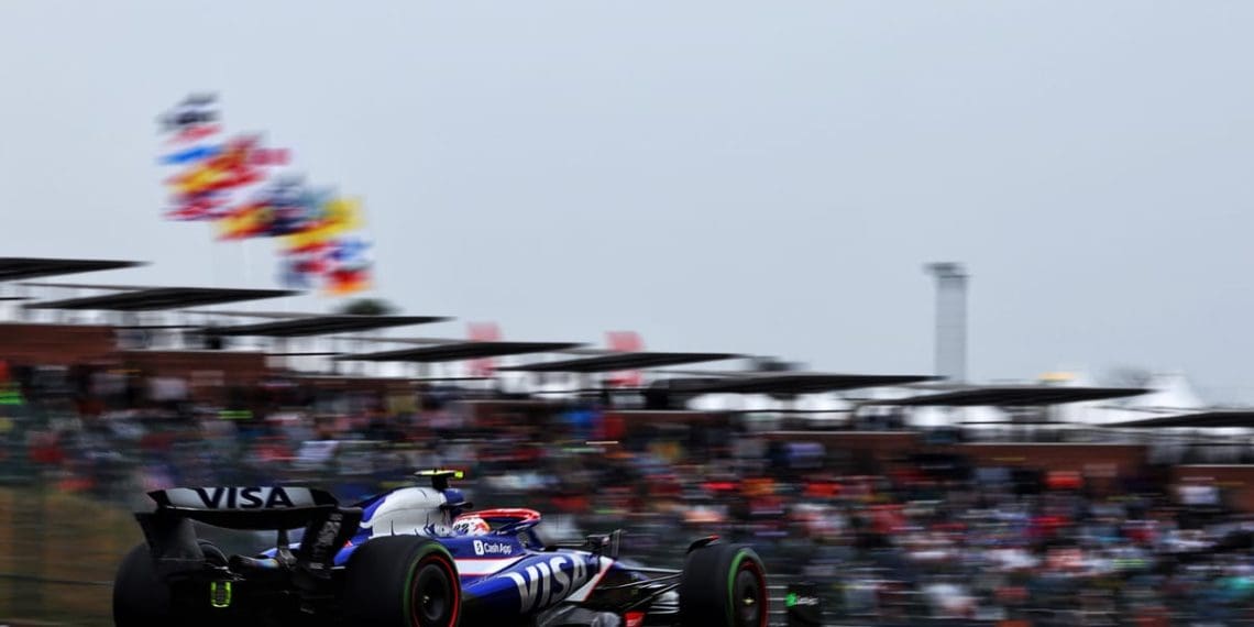 Grande Prêmio do Japão: chuva forte afeta segunda sessão de treinos deixando equipes da Fórmula 1 incertas.