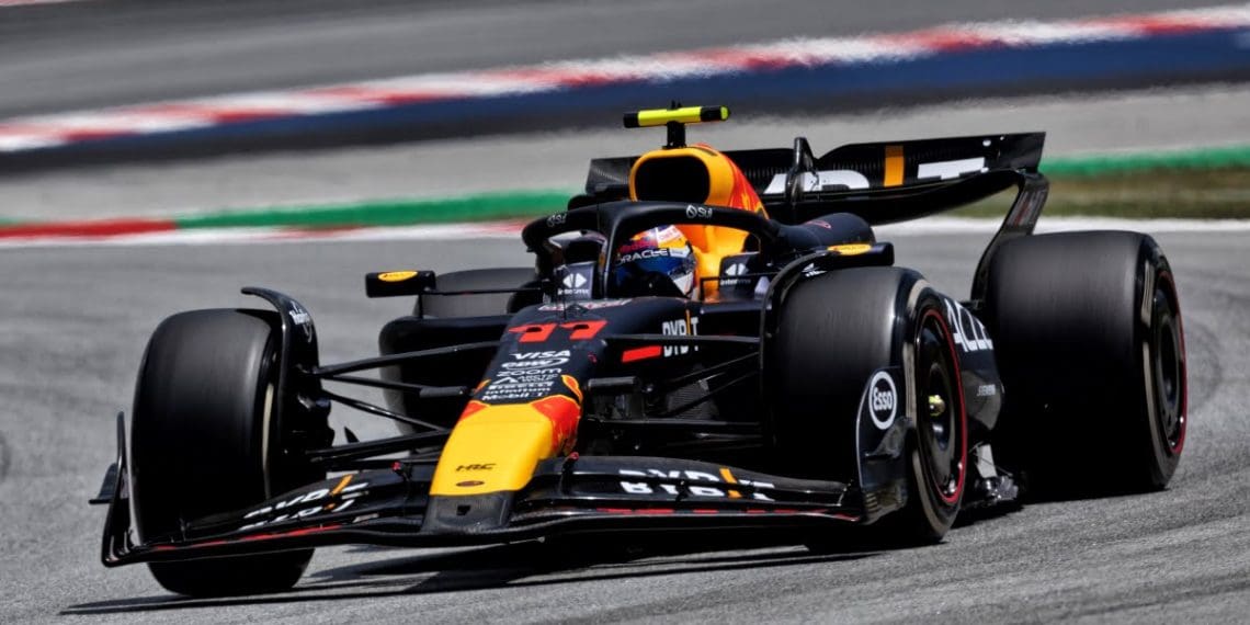 Perez critica Red Bull por sair da pista durante ajustes na FP2 no Grande Prêmio da Espanha da F1.