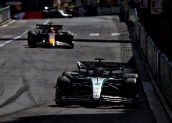Horner intrigado pela abordagem derrotista da Mercedes na corrida de Fórmula 1 em Mônaco.