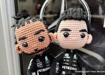 Mercedes termina em 7º e 9º lugar, um resultado decepcionante.