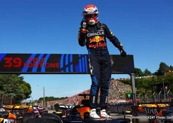 Verstappen impressiona com volta da pole em Imola.