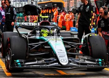 Wolff: Mercedes precisa tentar coisas novas a cada corrida devido às dificuldades na F1 de 2024.