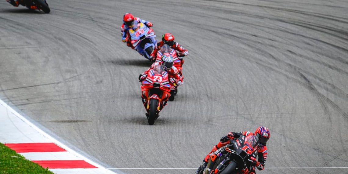 Aprilia deve lamentar desperdiçar sua oportunidade no MotoGP de Portugal.