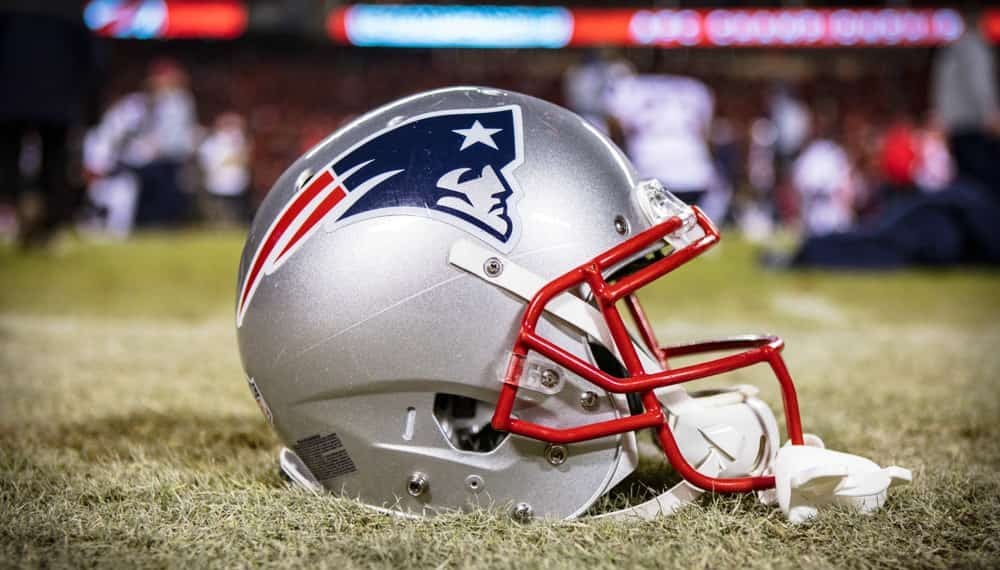 EX-PATRIOTS STAR CALLS IT QUITS