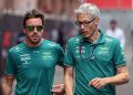 Fernando Alonso revela discussões com outras equipes antes de assinar contrato ‘esperado’ com a Aston Martin.