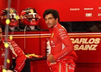 Williams complica decisão de Sainz após saída da Ferrari.