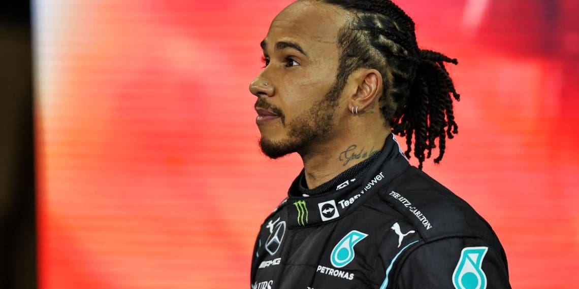 Hamilton vê derrota controversa no campeonato de Fórmula 1 de 2021 como evento decisivo.